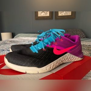 Nike metcon womens size 10 black and purple